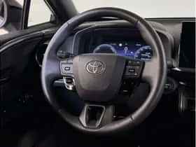 Toyota C-HR (2024) thumbnail 4