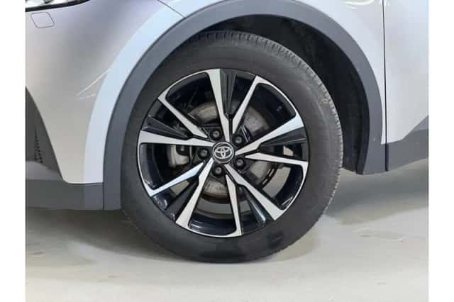 Toyota C-HR (2024) thumbnail 5