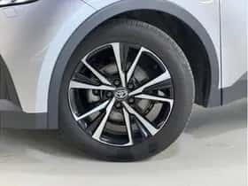 Toyota C-HR (2024) thumbnail 5