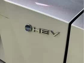 Toyota C-HR (2024) thumbnail 9