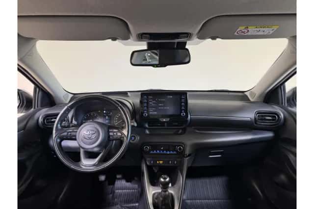 Toyota Yaris (2022) thumbnail 2