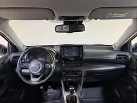 Toyota Yaris (2022) thumbnail 2