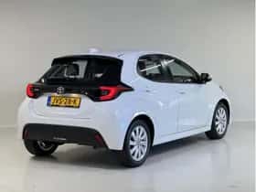 Toyota Yaris (2022) thumbnail 3