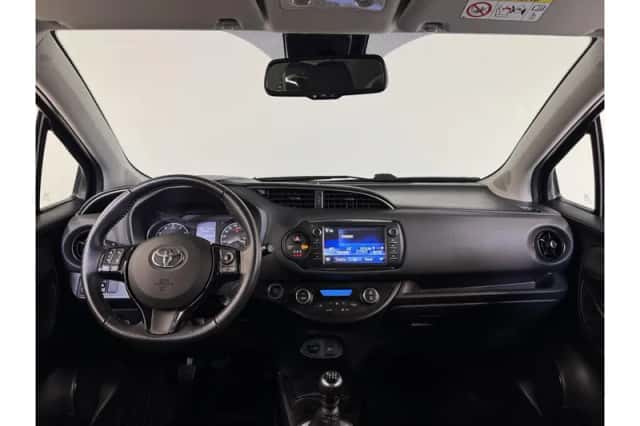 Toyota Yaris (2019) thumbnail 2