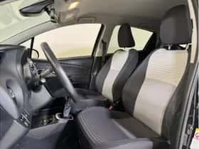 Toyota Yaris (2019) thumbnail 12