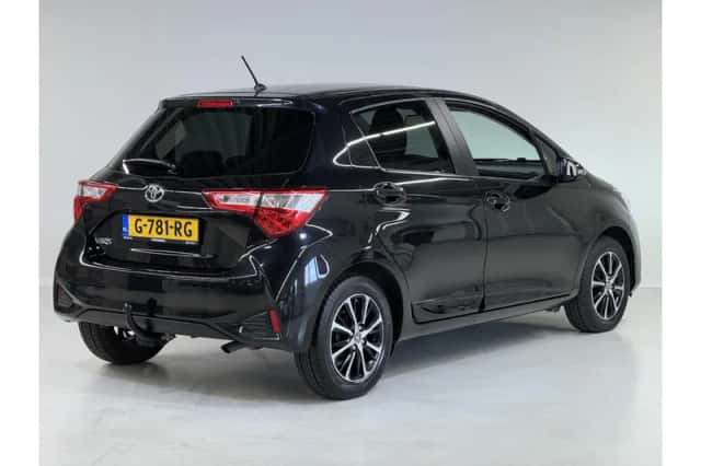 Toyota Yaris (2019) thumbnail 3
