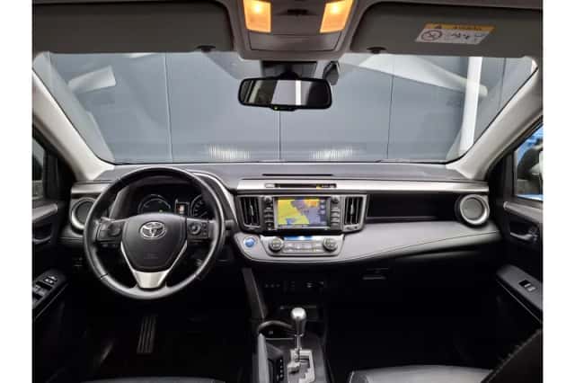 Toyota RAV4 (2016) thumbnail 2