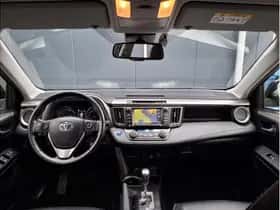 Toyota RAV4 (2016) thumbnail 2