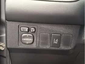 Toyota RAV4 (2016) thumbnail 17