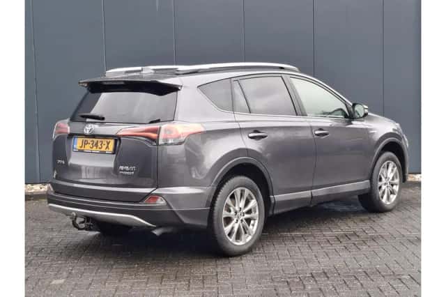 Toyota RAV4 (2016) thumbnail 3