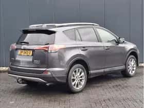 Toyota RAV4 (2016) thumbnail 3