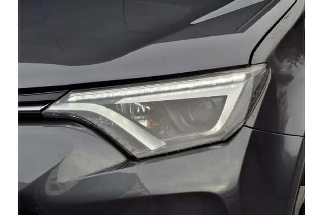 Toyota RAV4 (2016) thumbnail 5
