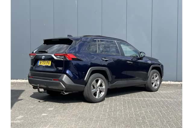 Toyota RAV4 (2021) thumbnail 3