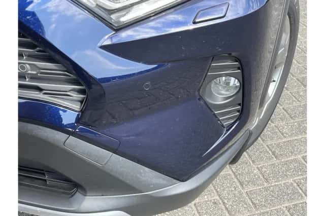 Toyota RAV4 (2021) thumbnail 4