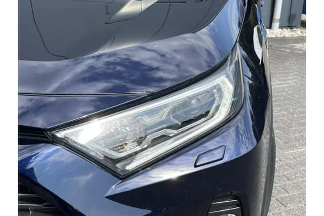 Toyota RAV4 (2021) thumbnail 5
