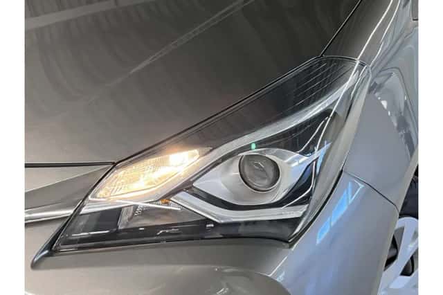 Toyota Yaris (2017) thumbnail 4