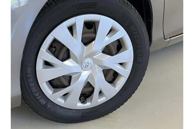 Toyota Yaris (2017) thumbnail 5