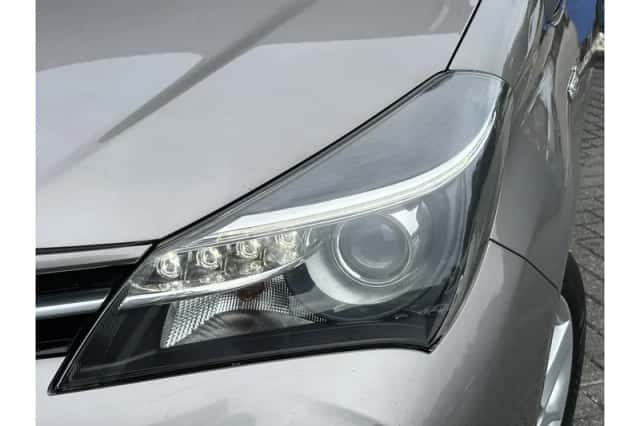Toyota Yaris (2015) thumbnail 4