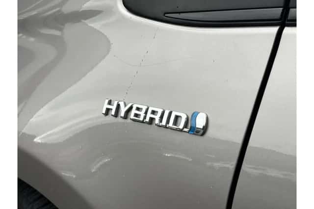 Toyota Yaris (2015) thumbnail 6