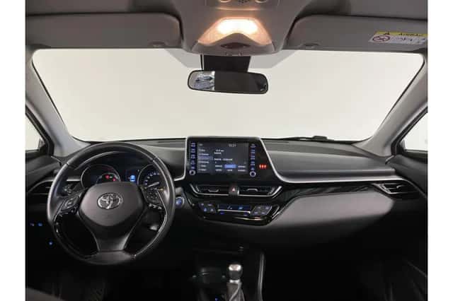 Toyota C-HR (2023) thumbnail 2