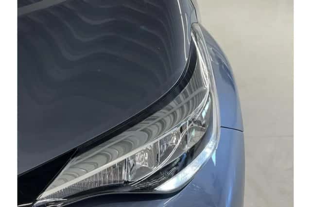 Toyota C-HR (2023) thumbnail 4
