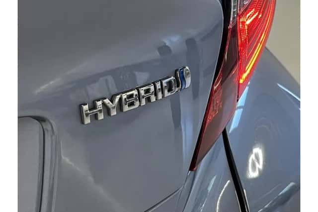 Toyota C-HR (2023) thumbnail 6
