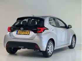 Toyota Yaris (2023) thumbnail 3