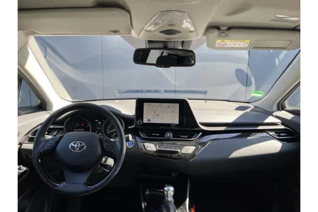 Toyota C-HR (2023) thumbnail 2