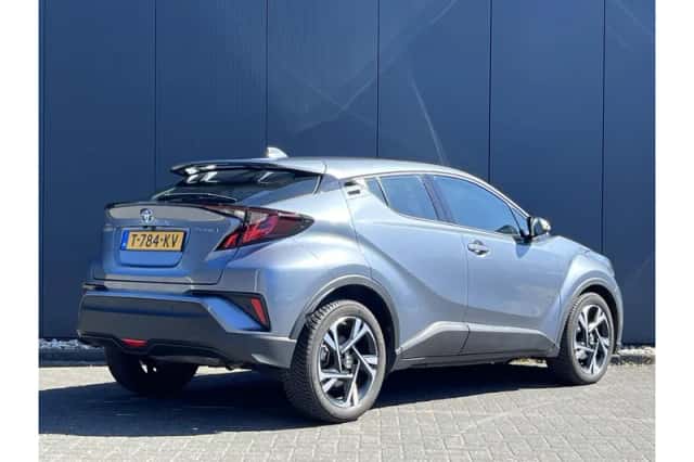 Toyota C-HR (2023) thumbnail 3