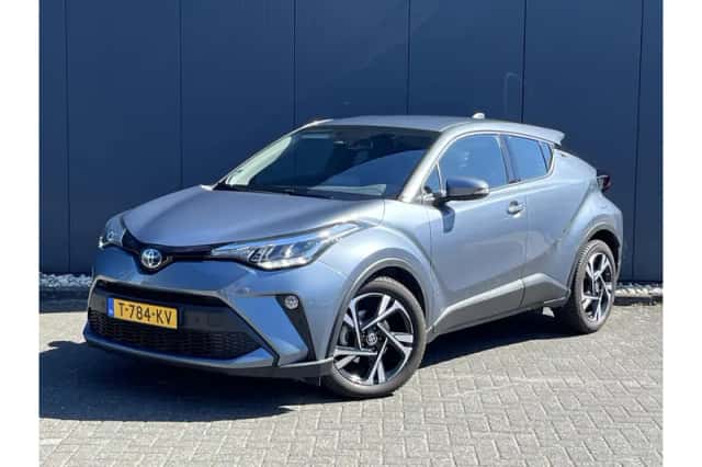 Toyota C-HR (2023) thumbnail 4