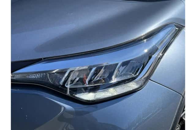 Toyota C-HR (2023) thumbnail 5