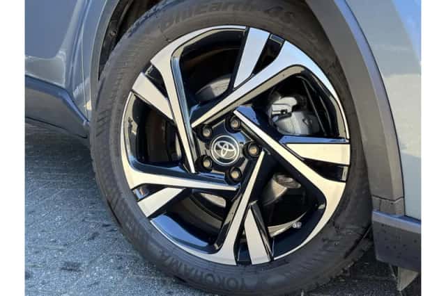 Toyota C-HR (2023) thumbnail 6