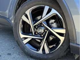 Toyota C-HR (2023) thumbnail 6