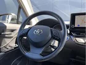 Toyota C-HR (2023) thumbnail 7