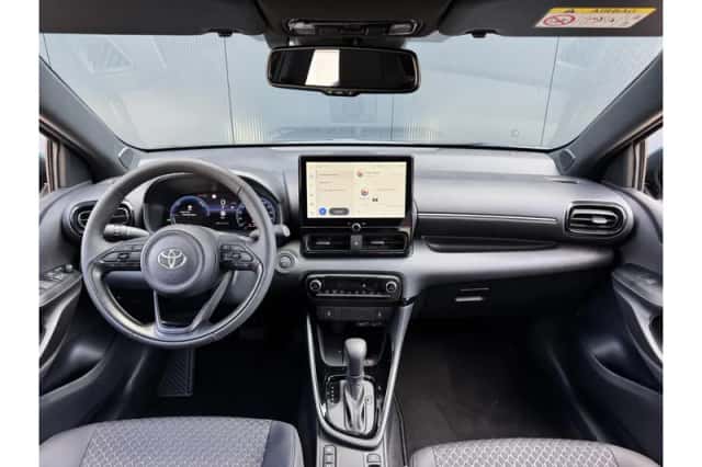 Toyota Yaris (2025) thumbnail 2
