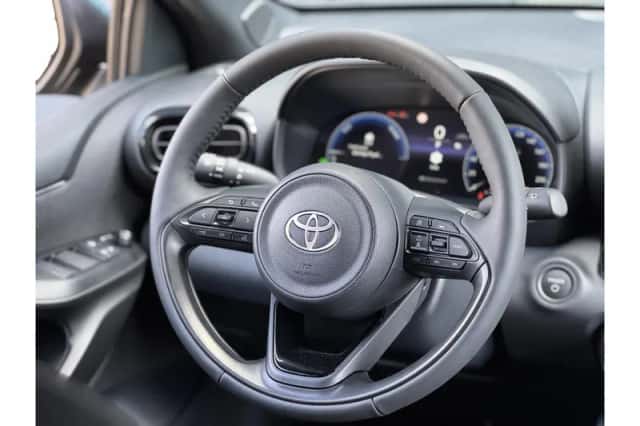 Toyota Yaris (2025) thumbnail 3