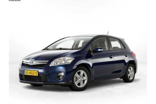 Toyota Auris (2010) thumbnail 1
