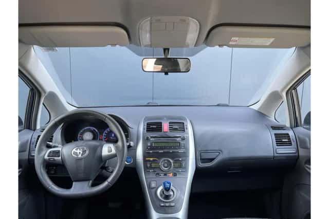 Toyota Auris (2010) thumbnail 2