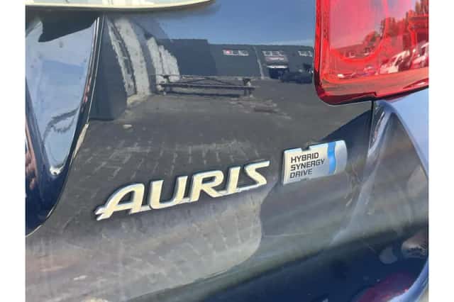 Toyota Auris (2010) thumbnail 6