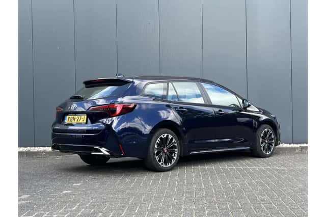 Toyota Corolla (2024) thumbnail 2