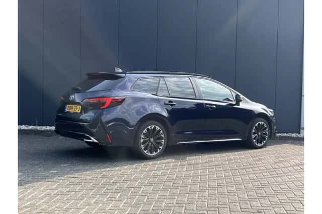 Toyota Corolla (2024) thumbnail 2