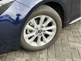 Toyota Corolla (2024) thumbnail 2