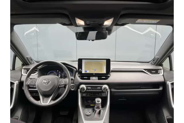 Toyota RAV4 (2023) thumbnail 2