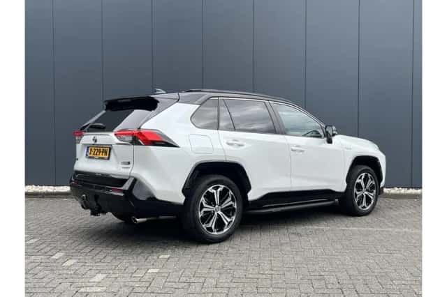 Toyota RAV4 (2023) thumbnail 3