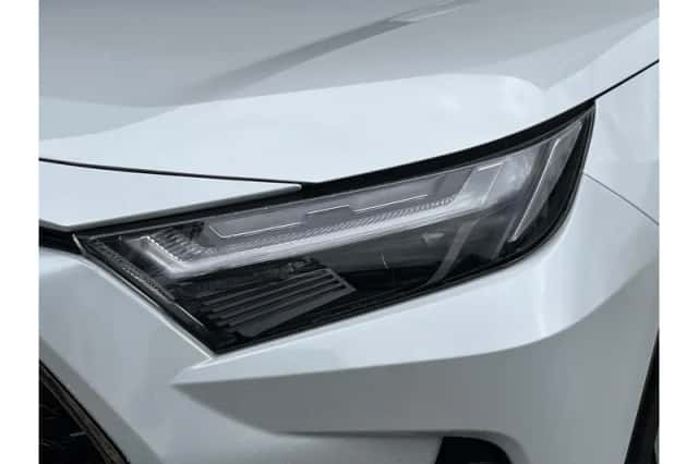 Toyota RAV4 (2023) thumbnail 4