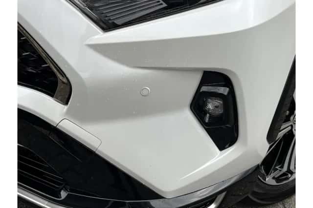 Toyota RAV4 (2023) thumbnail 5