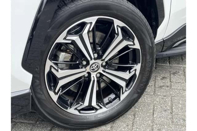 Toyota RAV4 (2023) thumbnail 6