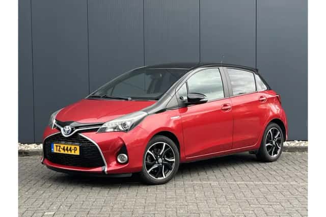 Toyota Yaris (2016) thumbnail 3