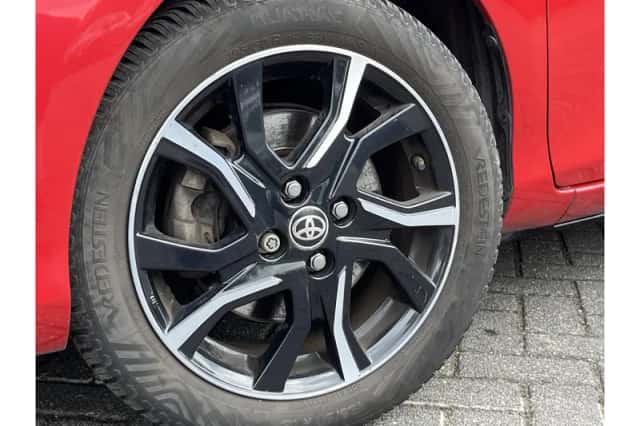 Toyota Yaris (2016) thumbnail 4