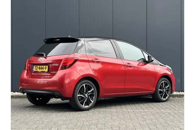 Toyota Yaris (2016) thumbnail 5